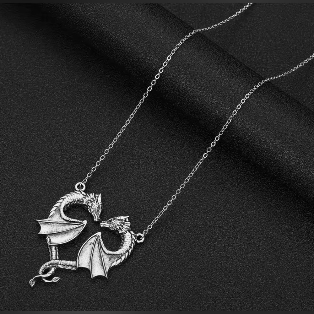 18K White Gold Two Kissing Dragons Heart Necklace - Picture 4 of 10